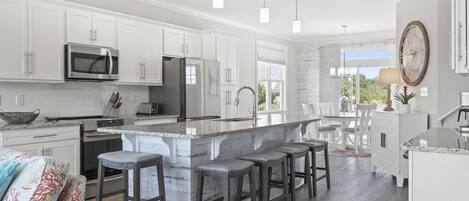 Réfrigérateur, micro-ondes, four, lave-vaisselle