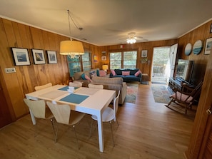 Smart TV, DVD player - Surf/Break, Soundside House in Pine Knoll Shores, NC! (Pine Knoll Shores)