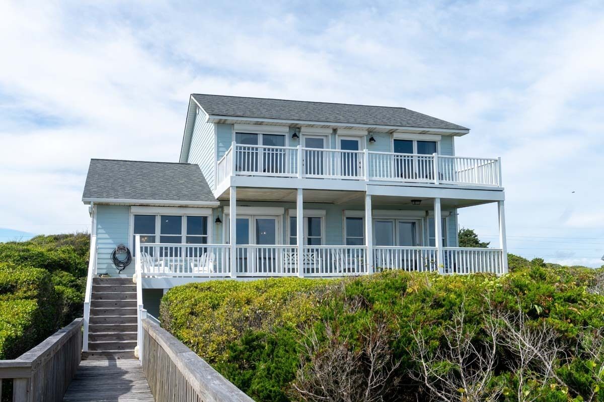 Sweet Dreams, Oceanfront Home in Pine Knoll Shores, NC!