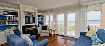 Sweet Dreams, Oceanfront Home in Pine Knoll Shores, NC!