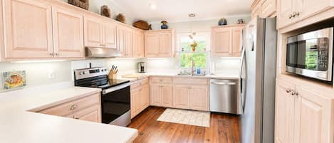 Coffee/tea maker, fridge, microwave, oven