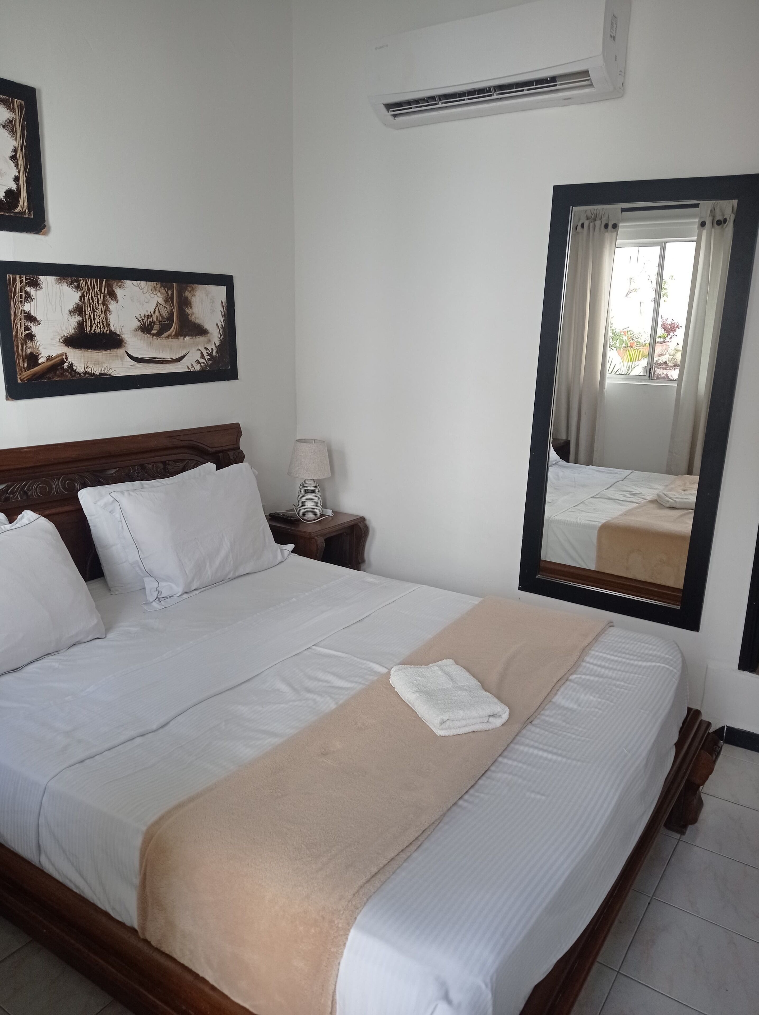 Couette en duvet, accès au Wi-Fi (inclus), literie fournie
