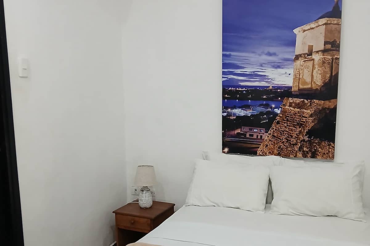 Cubrecamas, wifi gratis y ropa de cama