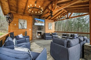 Property grounds - Valley and mountain views as far as the eye can see (PIGEON FORGE)