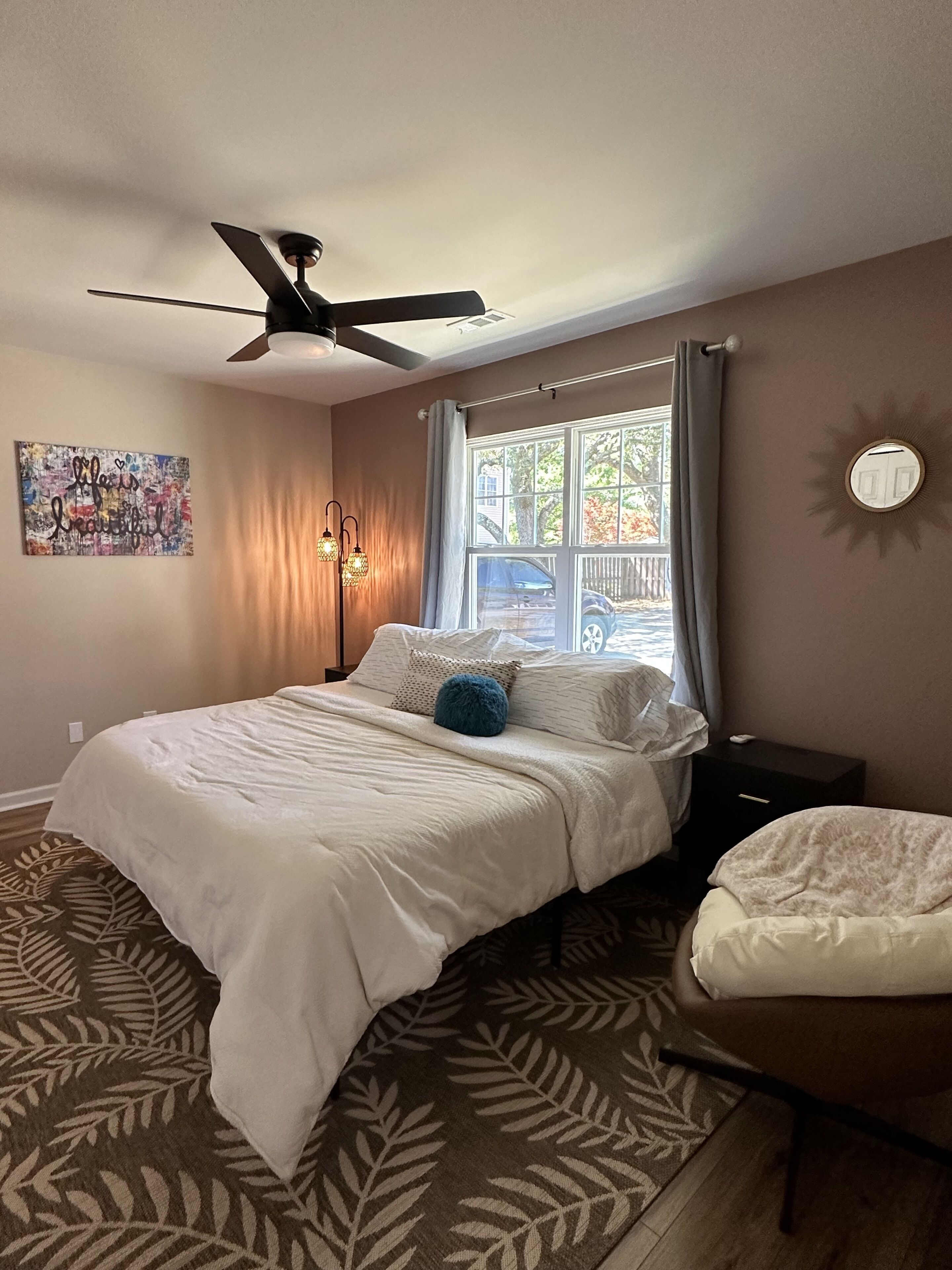 2 habitaciones, tabla de planchar con plancha, wifi y ropa de cama 