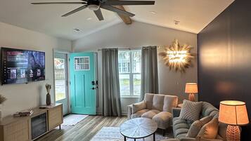 Televisión y chimenea