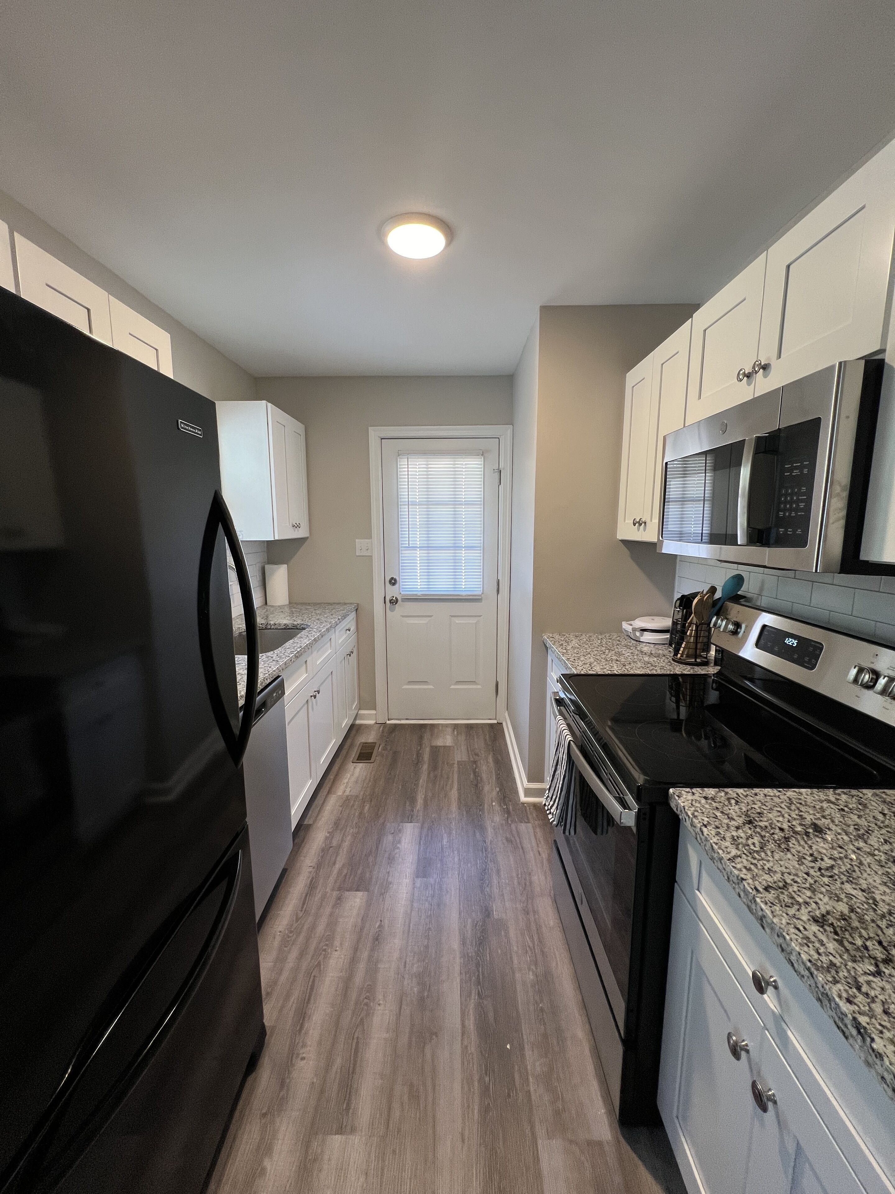 雪櫃、微波爐、焗爐、爐具