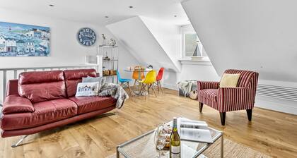 17 At The Beach - an apartment that sleeps 4 guests in 2 bedrooms