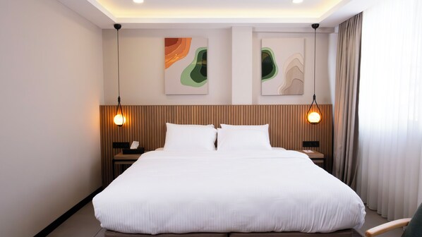 DOUBLE ROOM CITY VIEW | Decoración individual, mobiliario individual, escritorio