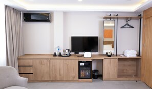 DELUXE DOUBLE ROOM CITY VIEW | 1 dormitorio, decoración individual, mobiliario individual y escritorio