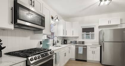 Modern 4 BR/2 Bath House near University of Rochester
