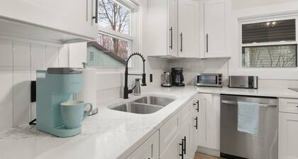 Modern 4 BR/2 Bath House near University of Rochester