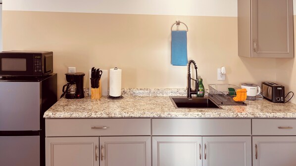 Monolocale Basic | Cucina privata | Tavolo da pranzo