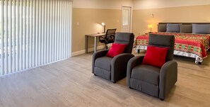 Bureau, espace de travail pour ordinateur portable, Wi-Fi gratuit