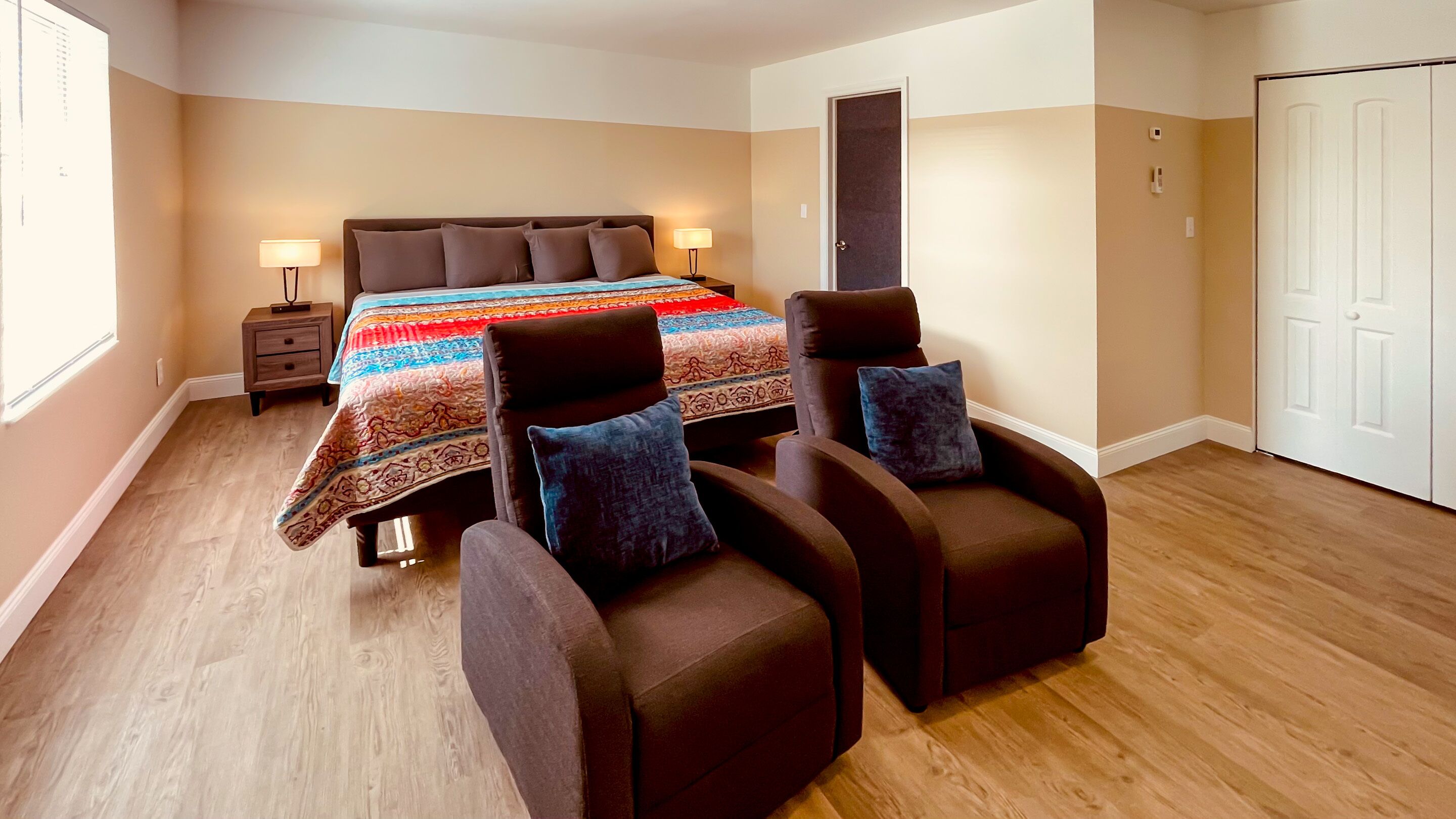 基本開放式客房 | 書桌、手提電腦工作空間、免費 Wi-Fi