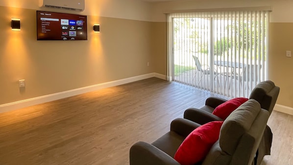 Grand-Studio (Our Largest Unit) | Wohnbereich