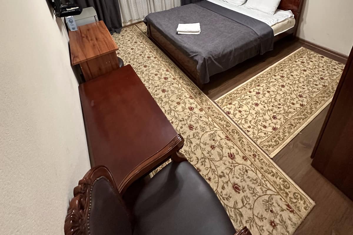 Classic Double Room | Desk, free WiFi, bed sheets