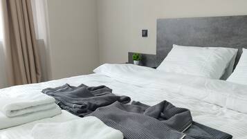 Habitació doble Comfort | Escriptori, wifi gratuïta i roba de llit