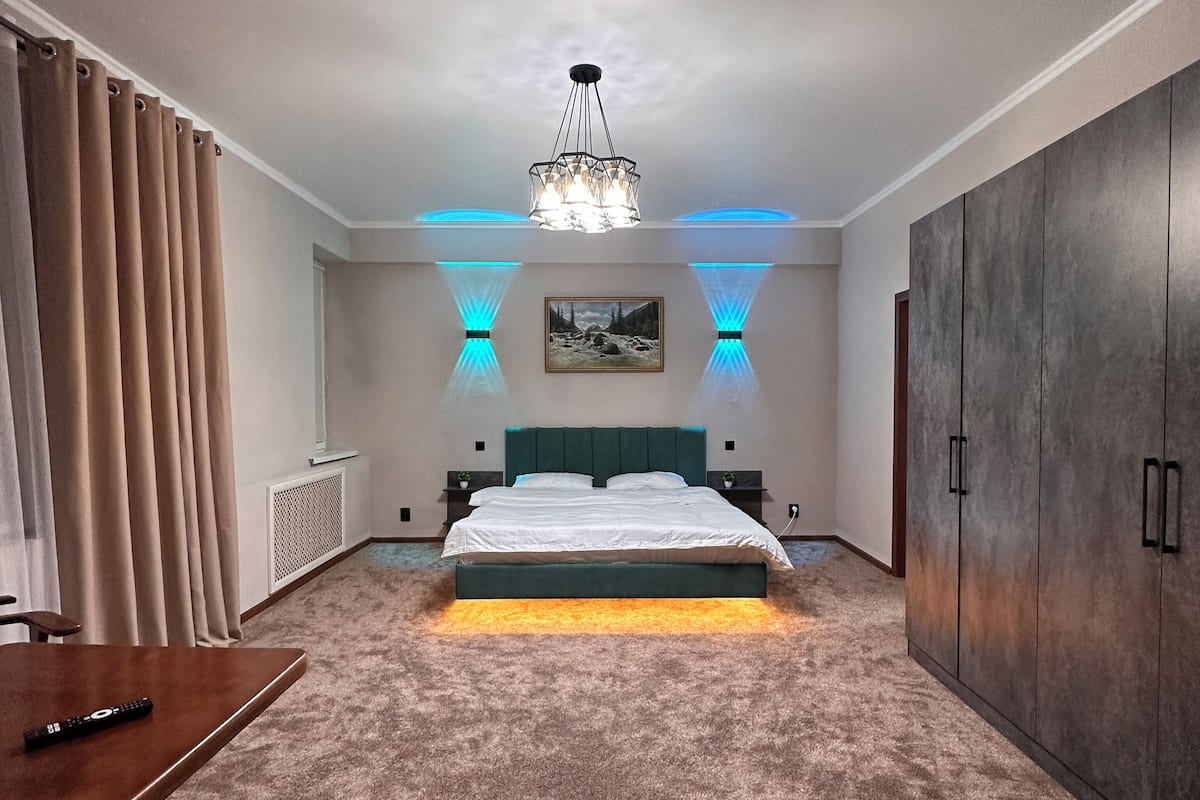 Family Double Room | Desk, free WiFi, bed sheets