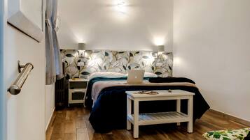 Comfort Room | 1 bedroom, hypo-allergenic bedding, down comforters, in-room safe