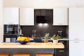 Fridge, microwave, dishwasher, coffee/tea maker