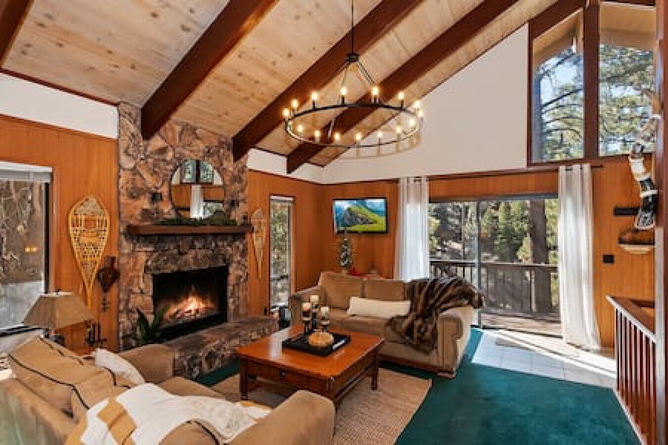 Everwood Serenity Treehouse onTrail head/Sledding