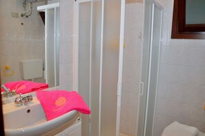 Appartamento, 2 camere da letto, balcone, vista giardino | Bagno