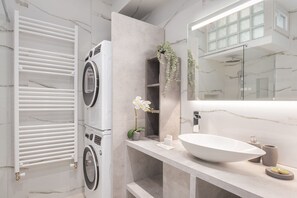 Family Apartment | Bathroom - Acropolis Urban Life (Athens)