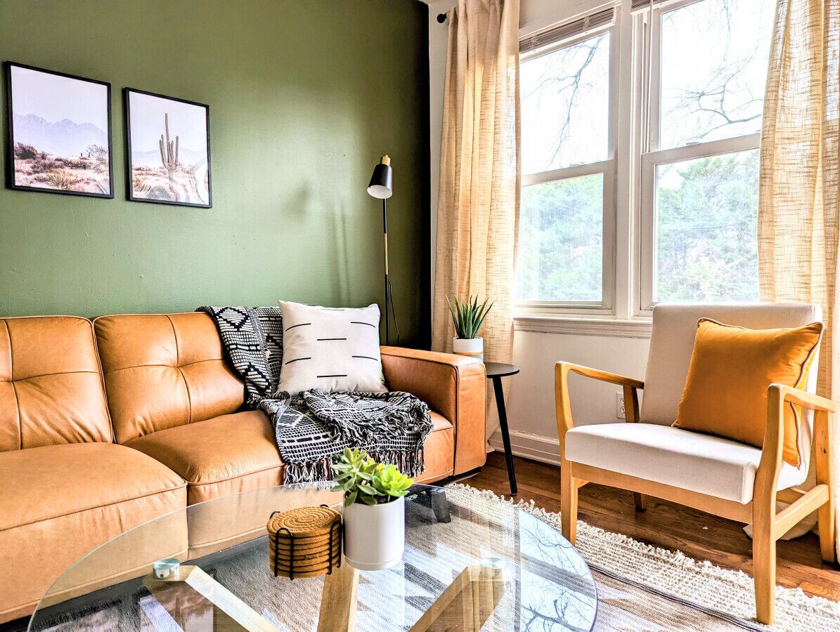 Modern, Cozy 2bd Home, walk to Starbucks