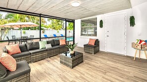 Terrace/patio - Palm Beach Gardens Paradise - HEATED POOL - 4 MILES TO THE BEACH (Palm Beach Gardens)