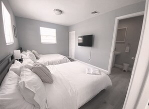 4 bedrooms, iron/ironing board, WiFi, bed sheets