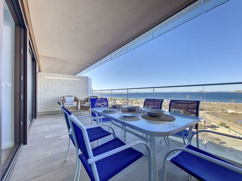 Meer-, Pool- und Bergblick mit 2 Terrassen