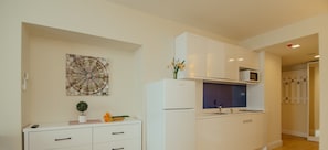 Panoramic Suite with 2 Bedrooms | Private kitchenette | Fridge, microwave, stovetop, electric kettle - Holiday Point Orbi City (Batumi)