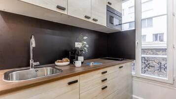 Fridge, microwave, stovetop, coffee/tea maker
