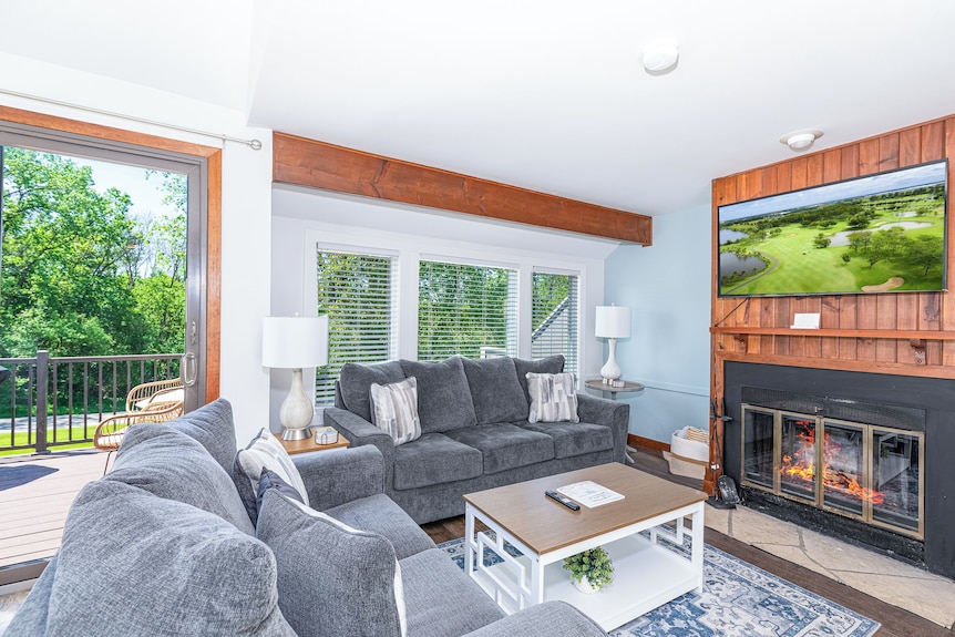 Cozy And Updated Home Only 5 Minutes To Eagle Ridge And 15 Minutes To Downtown - Galena, IL