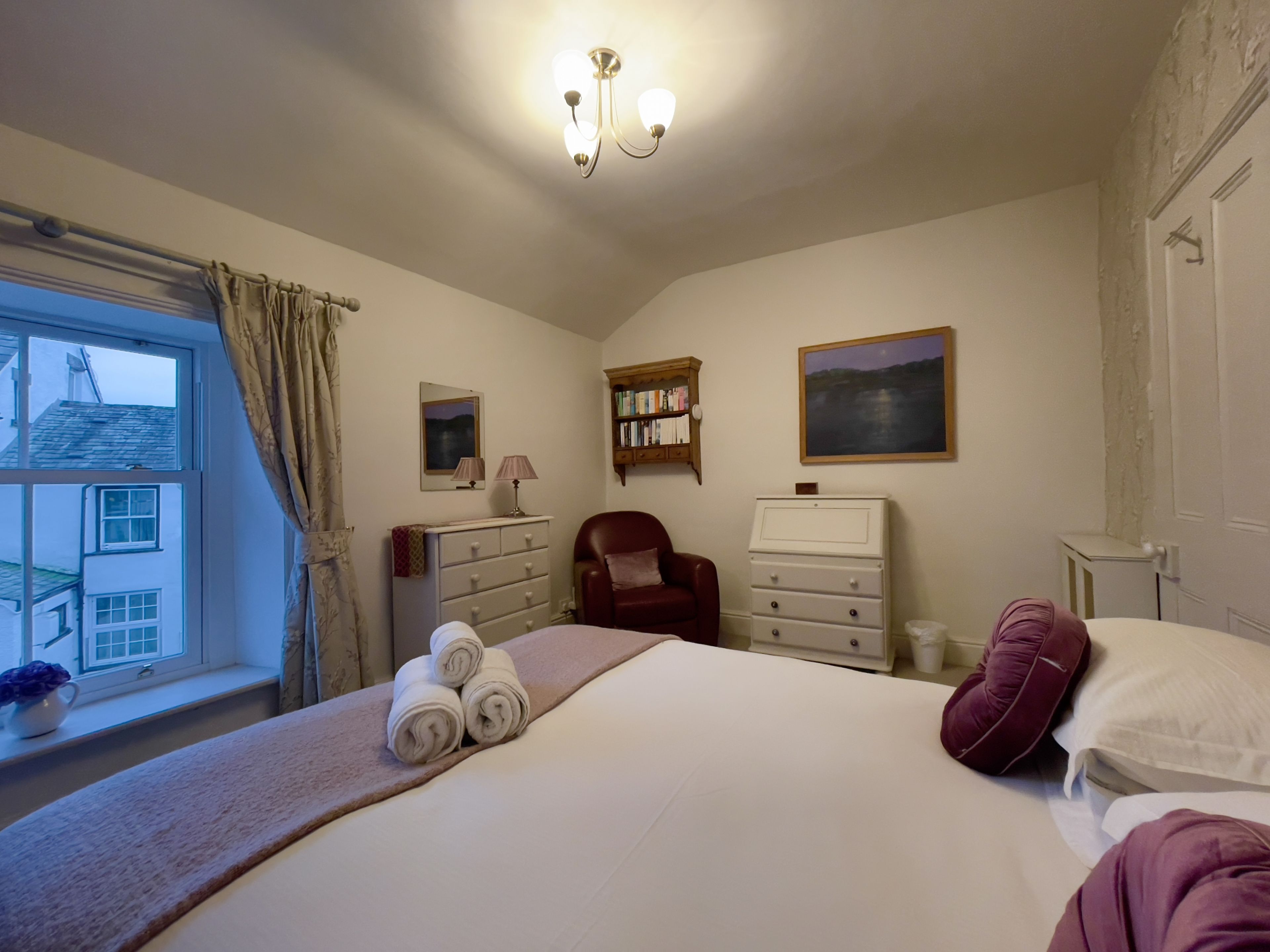 2 quartos, ferros/tábuas de passar roupa, Wi-Fi de cortesia