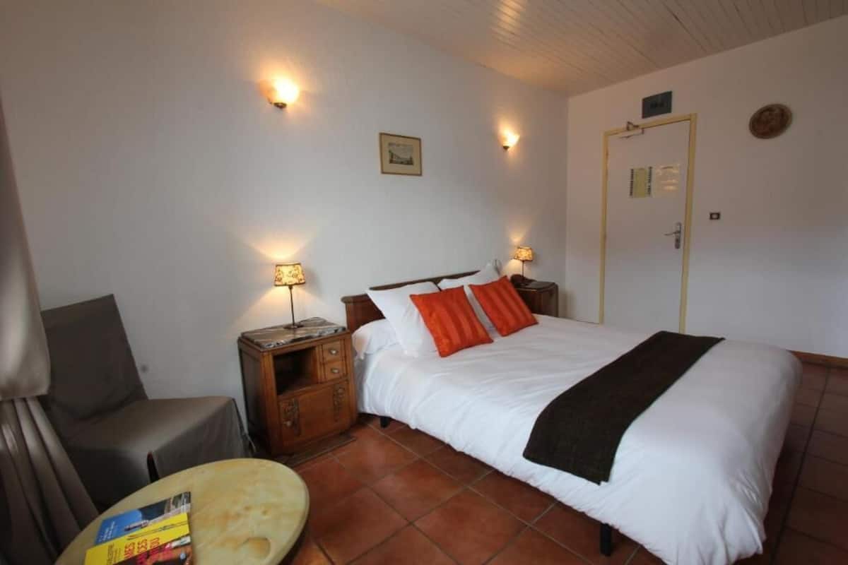 Superior Double Room | In-room safe, soundproofing, iron/ironing board, free WiFi