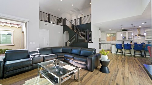 Beautiful 5 bedroom home for long term stays