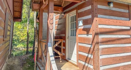 Cabin #3 - Riverfront w/ Gas Fireplace and more!