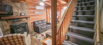 Cabin 4 - Riverfront w/ Gas Fireplace!