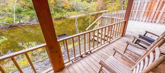 Cabin 4 - Riverfront w/ Gas Fireplace!