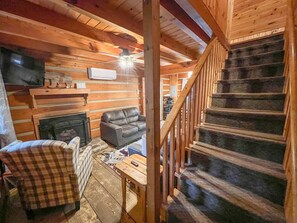 Smart TV, fireplace - Cabin #6 - Riverfront w/ Gas Fireplace & more! (Cherokee)