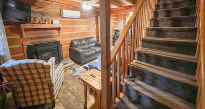 Cabin #6 - Riverfront w/ Gas Fireplace & more!