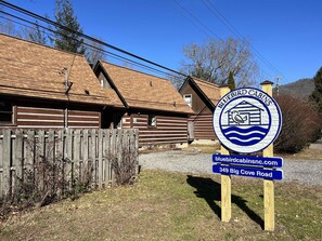 Exterior - Cabin #6 - Riverfront w/ Gas Fireplace & more! (Cherokee)