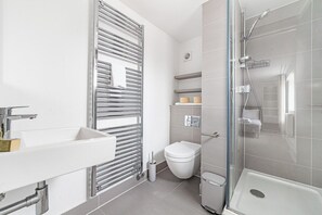 تجهيزات دش، مستلزمات للعناية الشخصية صديقة للبيئة، مجففا�ت شعر، شامبو