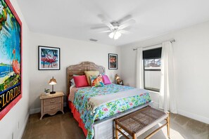 4 bedrooms, desk, iron/ironing board, free WiFi - Centrally Located - Waterfront Pool Home - Convenient and Loaded w/ Amenities (Cape Coral)