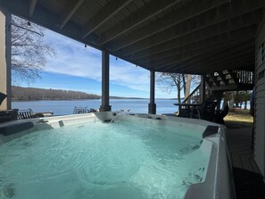 Terrace/patio - Level Lake Wallenpaupack Lakefront w/Private Dock, Hottub, Kayaks & Paddleboards (Lake Ariel)