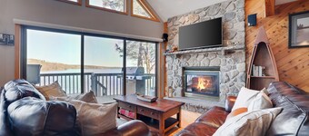 Level Lake Wallenpaupack Lakefront w/Private Dock, Hottub, Kayaks & Paddleboards