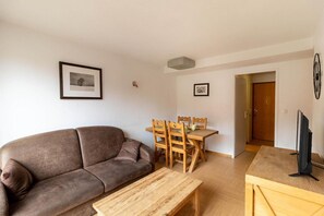 Living area - 100m from resort center, 2nd floor, swimming pool, sauna, balcony, tv, ski locker, 41m², Les Orres (Les Orres)