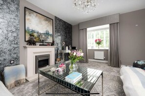 5 habitaciones, escritorio, tabla de planchar con plancha y wifi gratis 